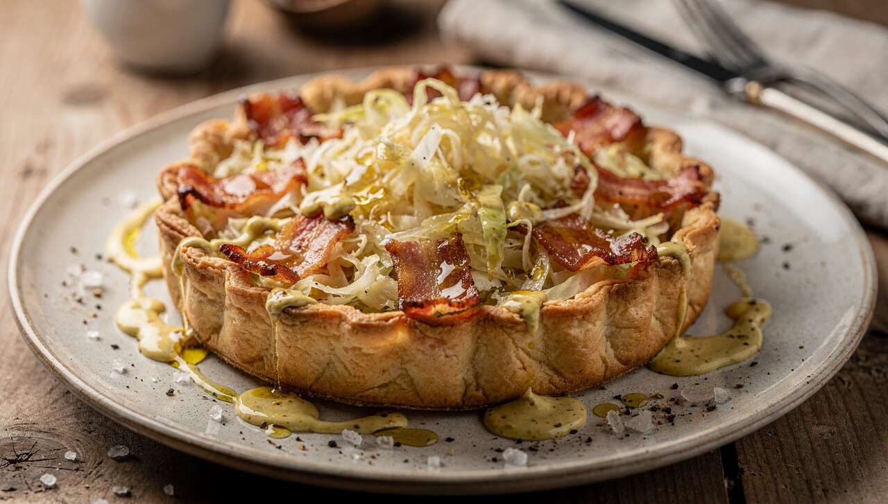 Tarte au chou blanc, bacon et miel : recette savoureuse