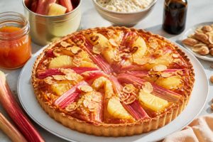 Recette de tarte rhubarbe-ananas à la crème d'amandes