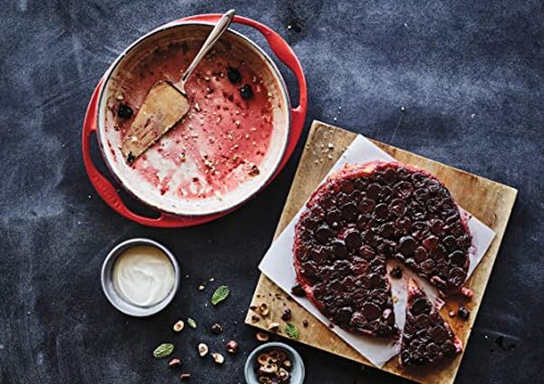 Découvrez notre test complet du plat à tarte tatin Le Creuset cerise 28 cm : qualité, cuisson et durabilité du modèle phare de la marque.