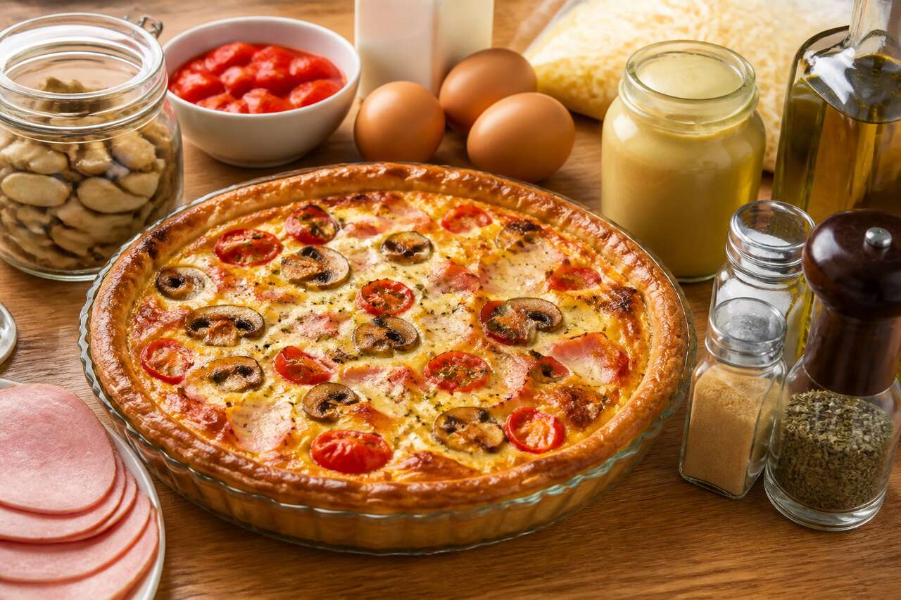 Recette de tarte au jambon, champignons, tomates et moutarde