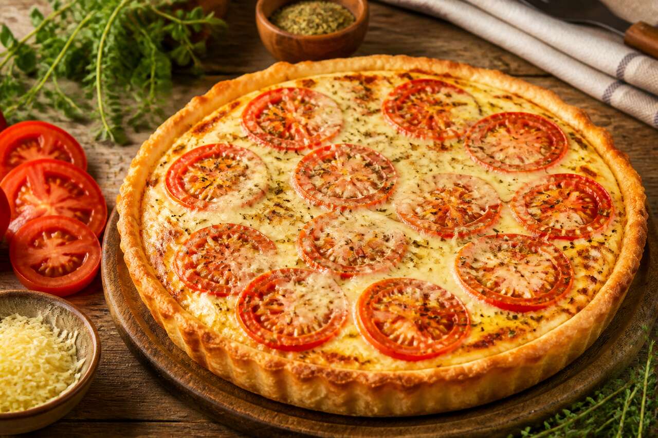 Tarte au thon, tomates et fromage blanc : la recette savoureuse