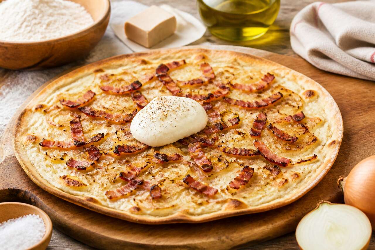 Tarte flambée au lard fumé : la recette facile
