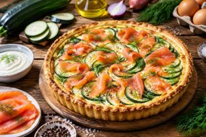Tarte salée aux courgettes et saumon fumé : recette facile