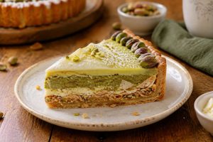 Tarte féerie pistache et croustillant praliné blanc