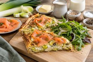 Tarte au saumon fumé et poireaux : recette facile et savoureuse